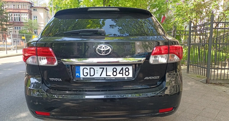 Toyota Avensis cena 38900 przebieg: 234533, rok produkcji 2014 z Gdańsk małe 121